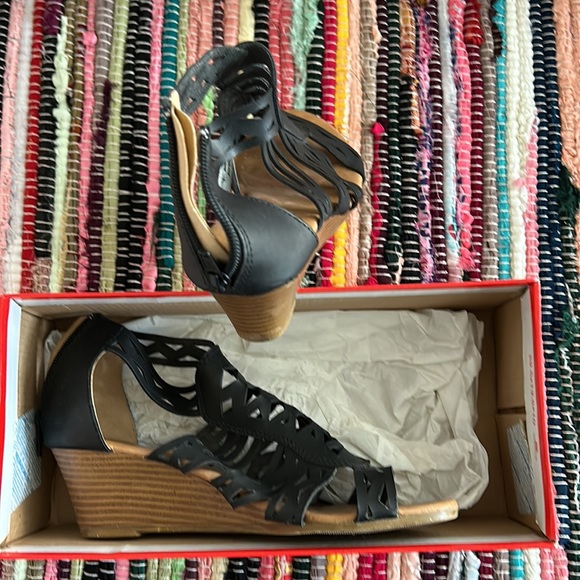 Sandals size 6 used 3x - Picture 2 of 2